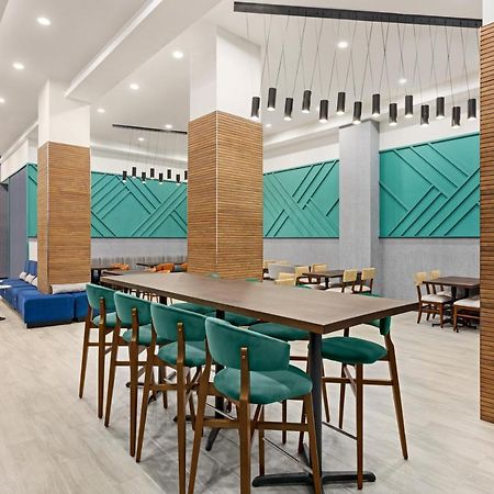 Holiday Inn Lic - Laguardia West, An Ihg Hotel New York Exteriör bild