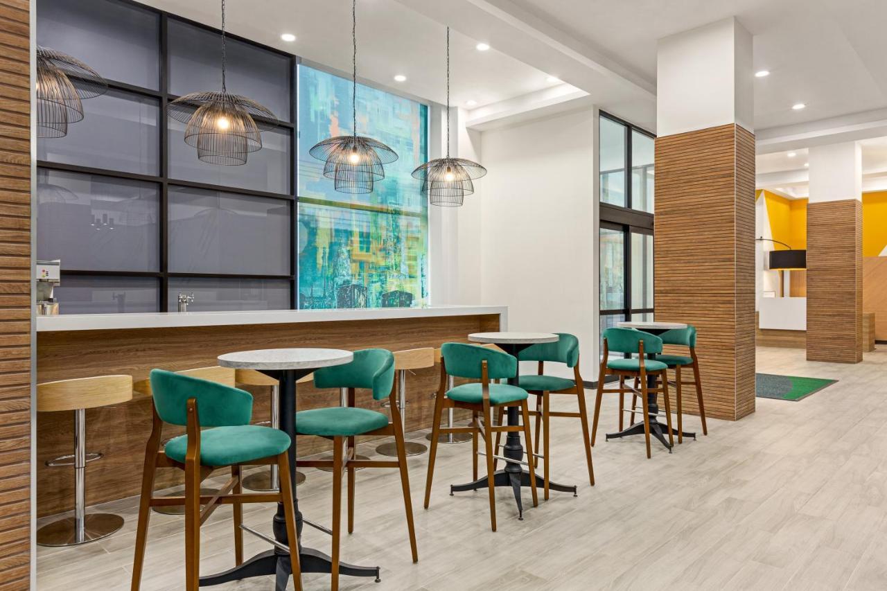 Holiday Inn Lic - Laguardia West, An Ihg Hotel New York Exteriör bild